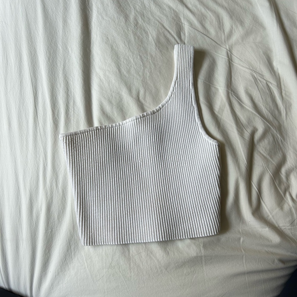 Aritzia babaton White Ribbed One-Shoulder Top